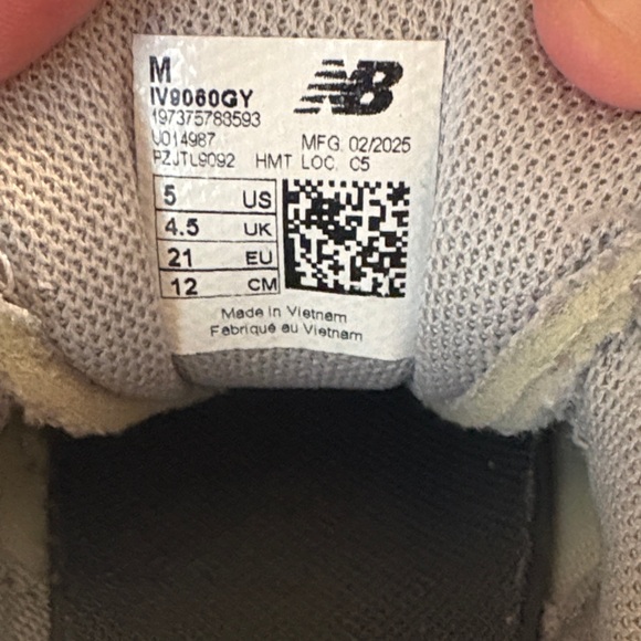 New Balance Kids' Sneakers in Gray and Red - Picture 4 of 4